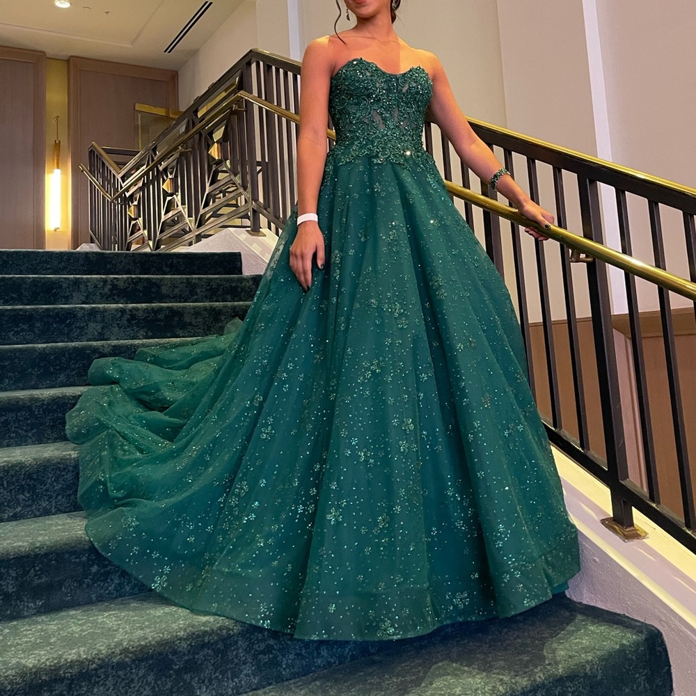 Formal dress.  Size 2 (US and UK).